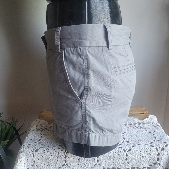 J Crew Chino Broken-In Grey Shorts 2 - Picture 6 of 7